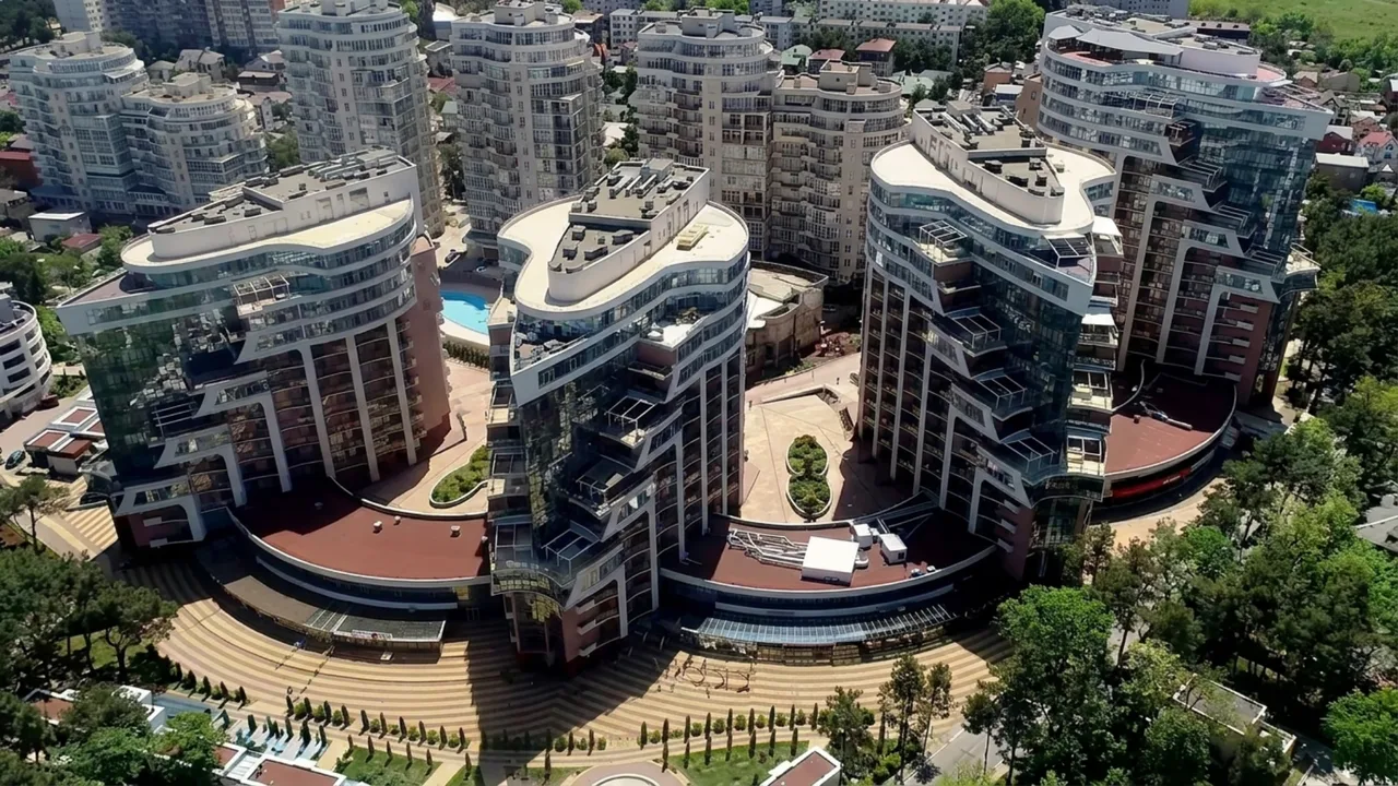 ЖК Акватория в районе Толстый Мыс — похожий жилой комплекс, рейтинг 4.3