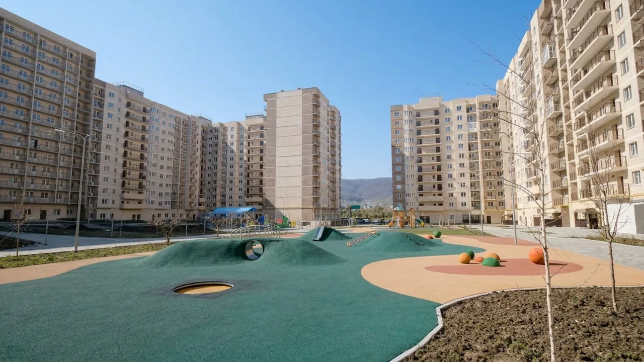 ЖК Красина в районе Цемдолина — похожий жилой комплекс, рейтинг 3.3