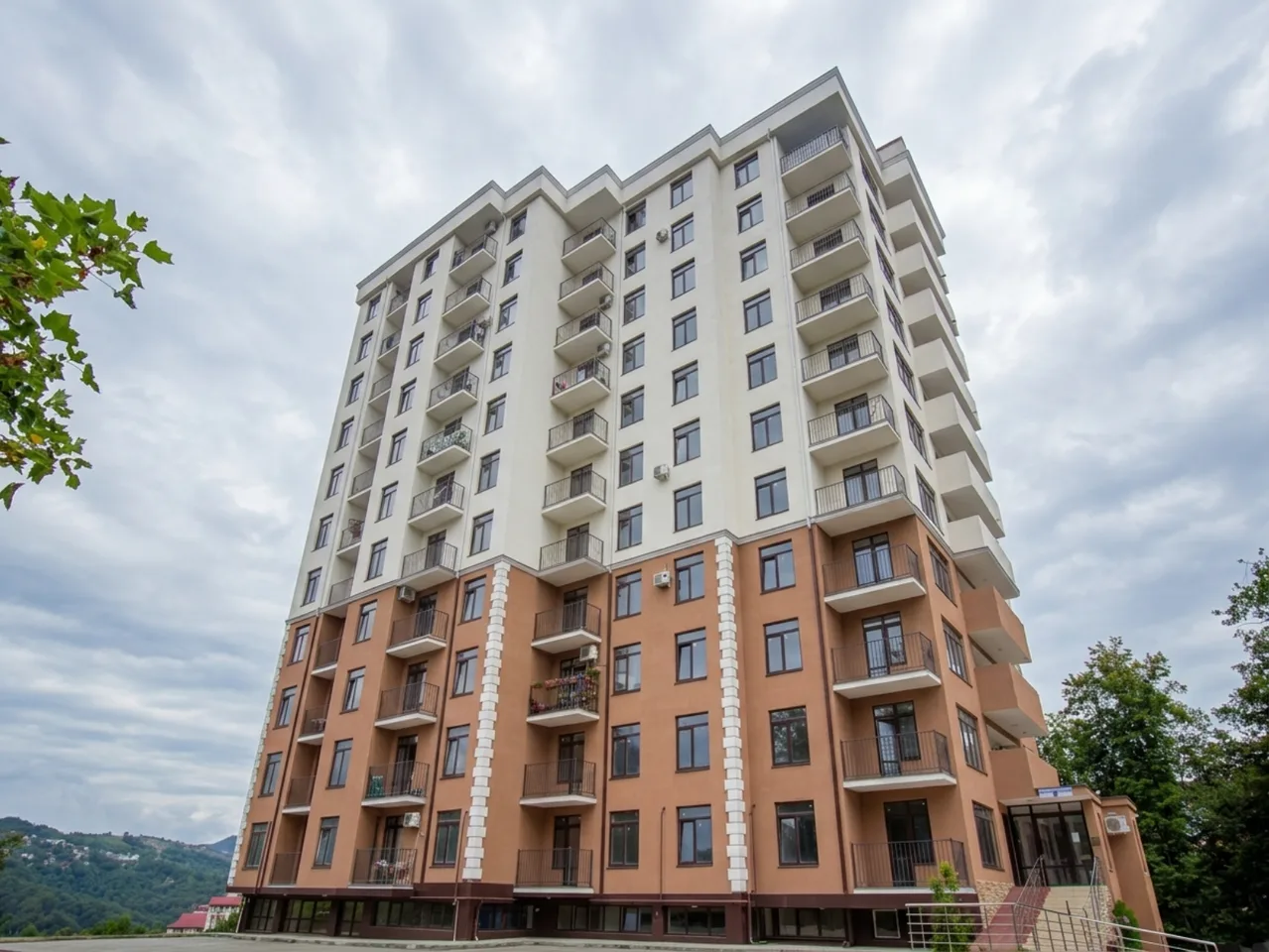 ЖК Вишневый парк в районе Светлана — похожий жилой комплекс, рейтинг 3.4