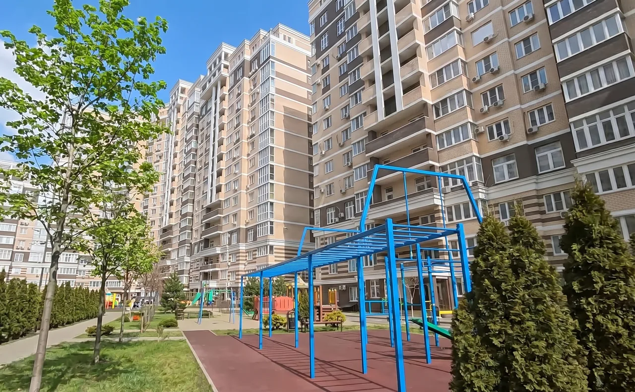 ЖК Красная Площадь в районе Горхутор — похожий жилой комплекс, рейтинг 3.2