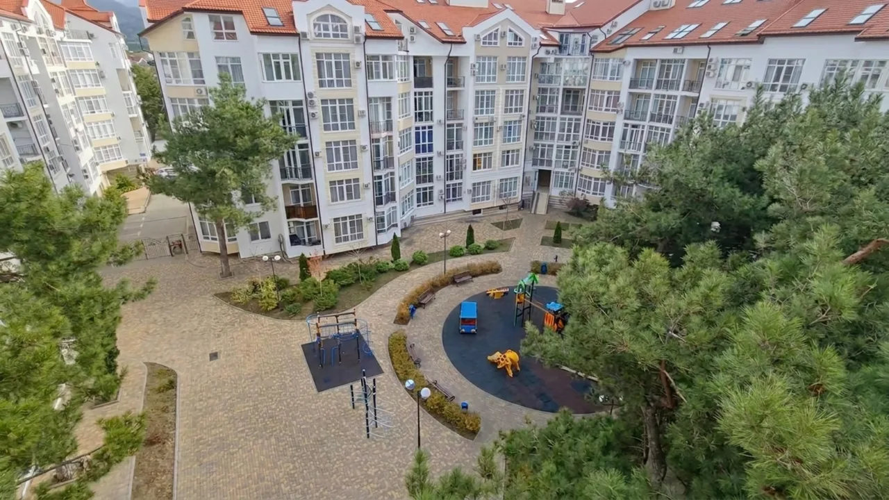 ЖК Лазурный в районе Район ул. Туристическая — похожий жилой комплекс, рейтинг 4.3