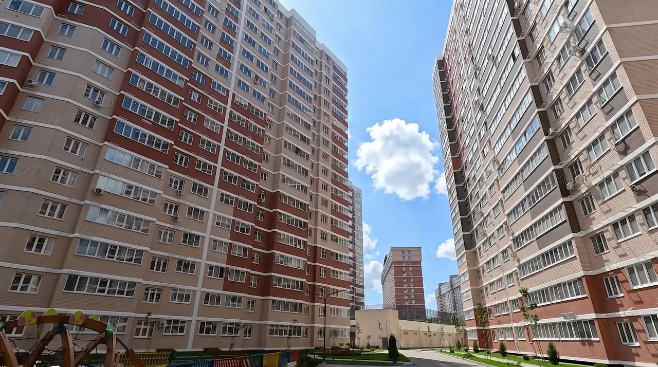 ЖК Грани в районе Западный обход — похожий жилой комплекс, рейтинг 3.8